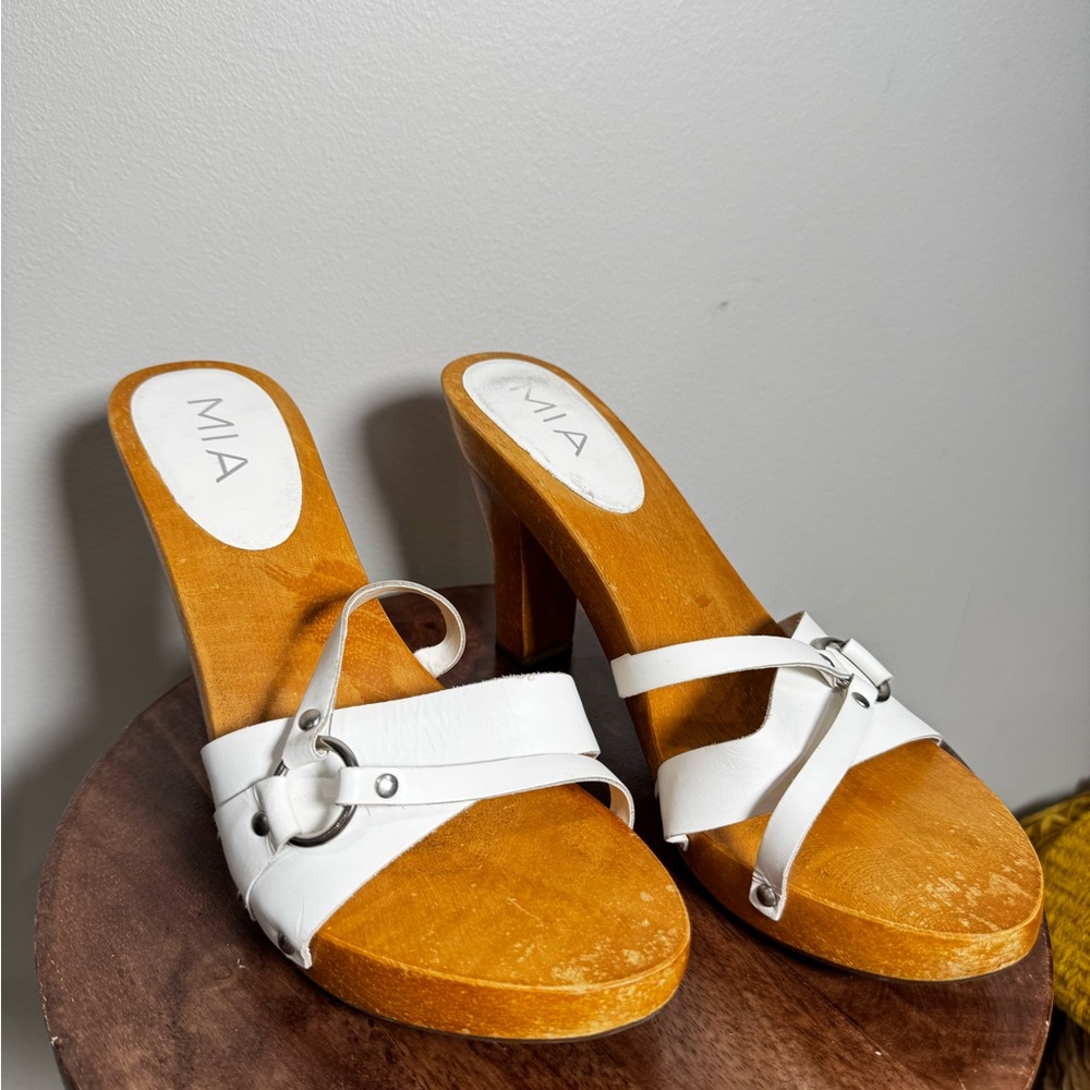 MIA White Leather Wooden Platform Sandals – Size 10 (Vintage Y2K Style)